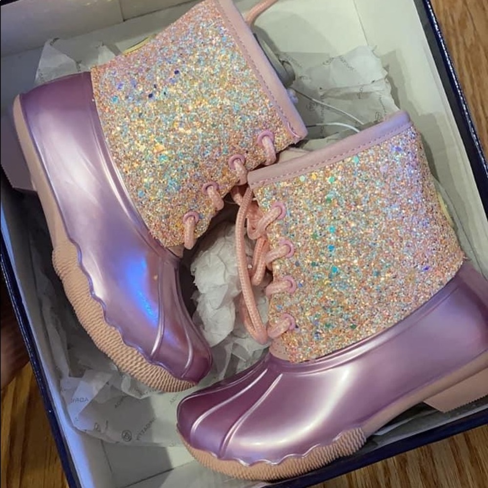 New Adrienne vittadini pink glitter duck boots